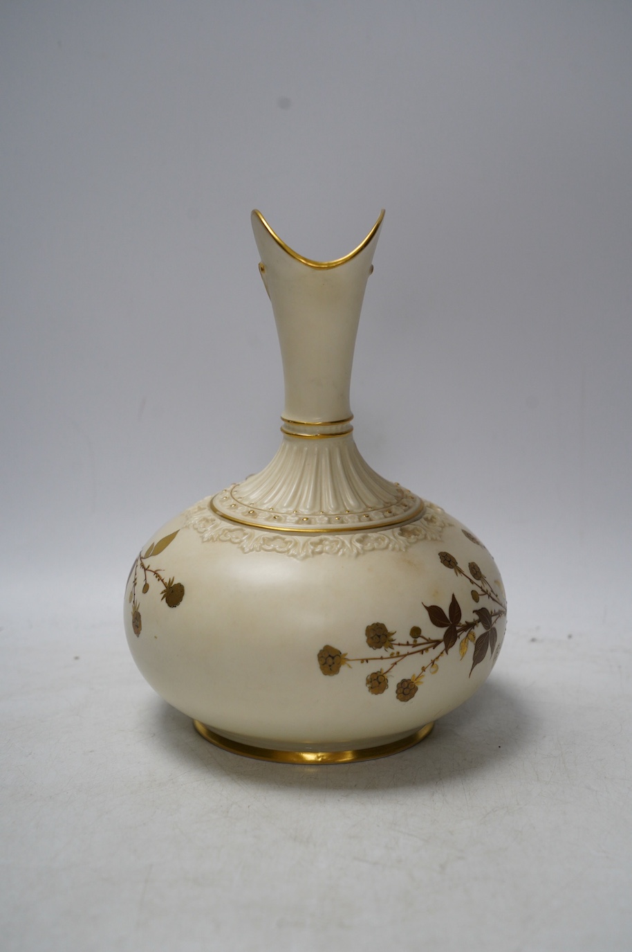 A Worcester nautilus vase and a blush ivory ewer, 1136, largest 22cm high. Condition - good